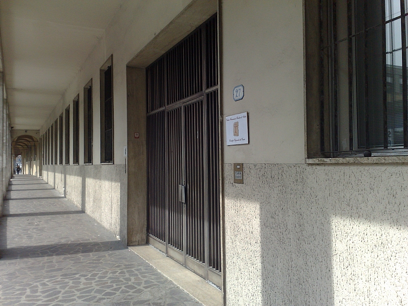 Portico e portone d'ingresso